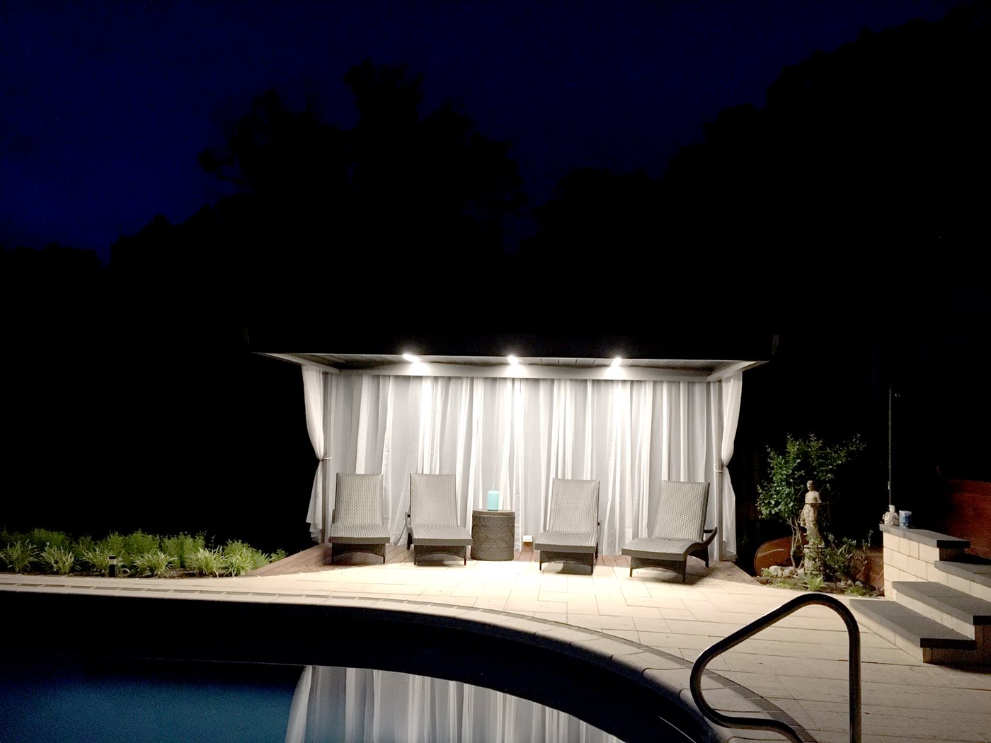 Poolside-Custom-Alba-at-Maryland-Residence-by-The-Deck-Awning-Co-(4).jpg